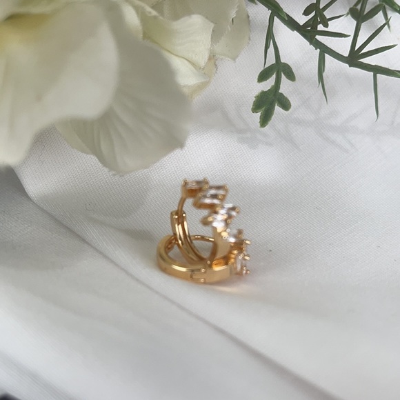 Gold Filled Clear zirconia Embellished Mini hoop - Picture 4 of 11